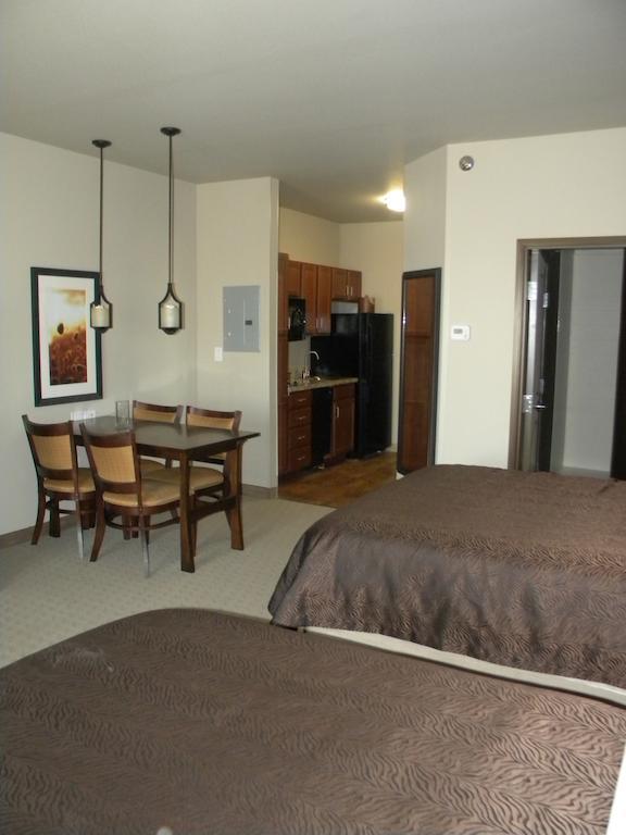 Teddy'S Residential Suites Watford City 外观 照片