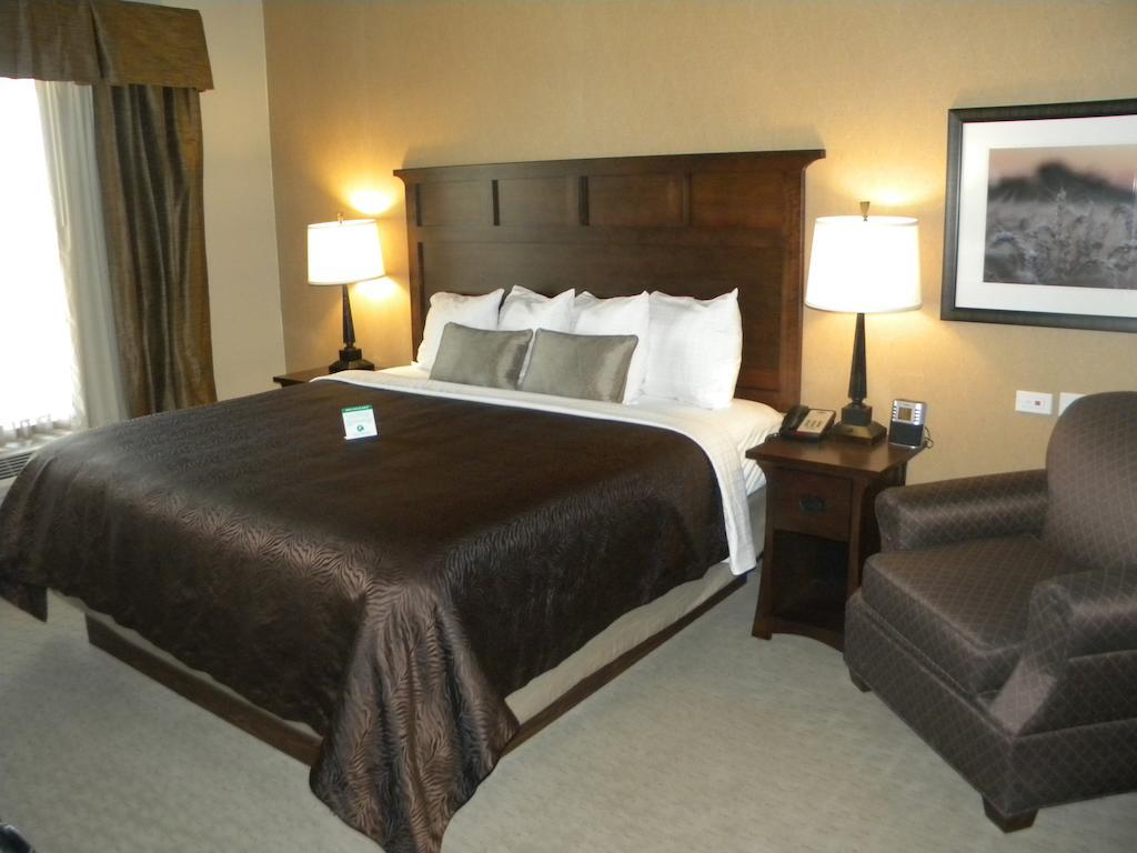 Teddy'S Residential Suites Watford City 外观 照片