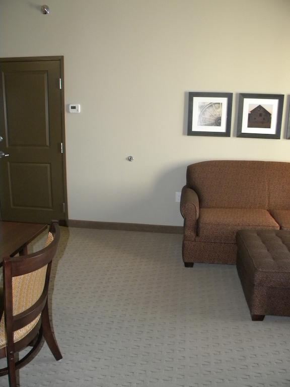 Teddy'S Residential Suites Watford City 外观 照片