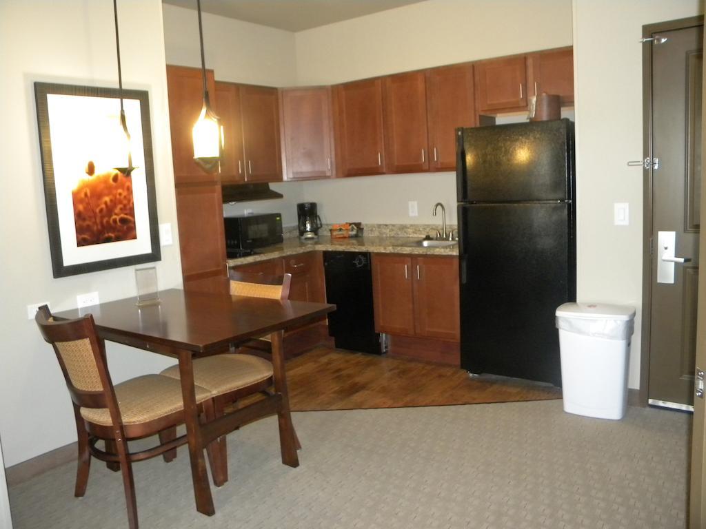 Teddy'S Residential Suites Watford City 外观 照片