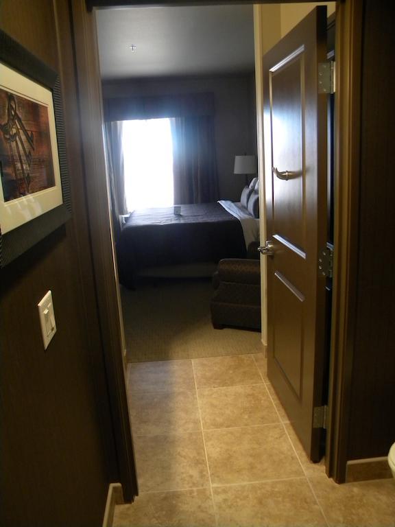 Teddy'S Residential Suites Watford City 外观 照片