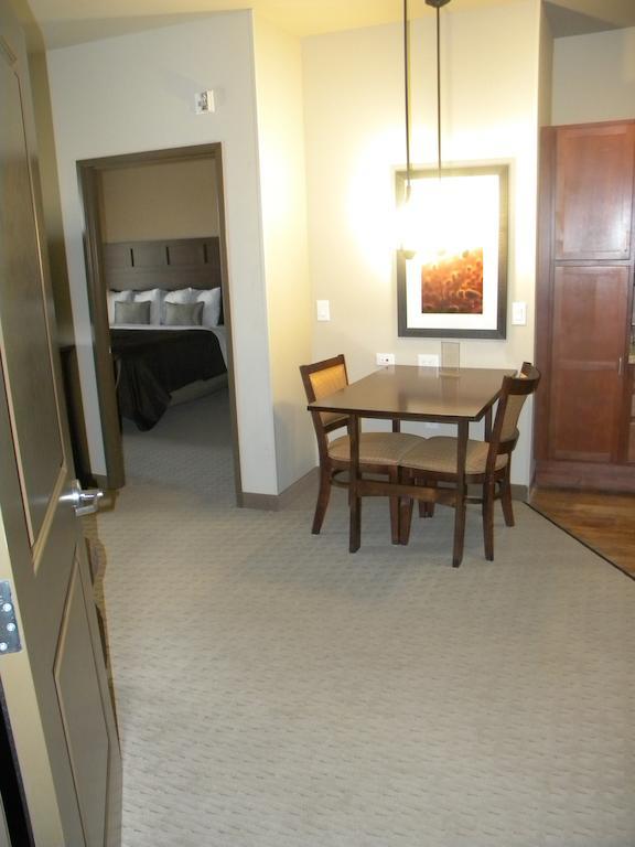 Teddy'S Residential Suites Watford City 外观 照片