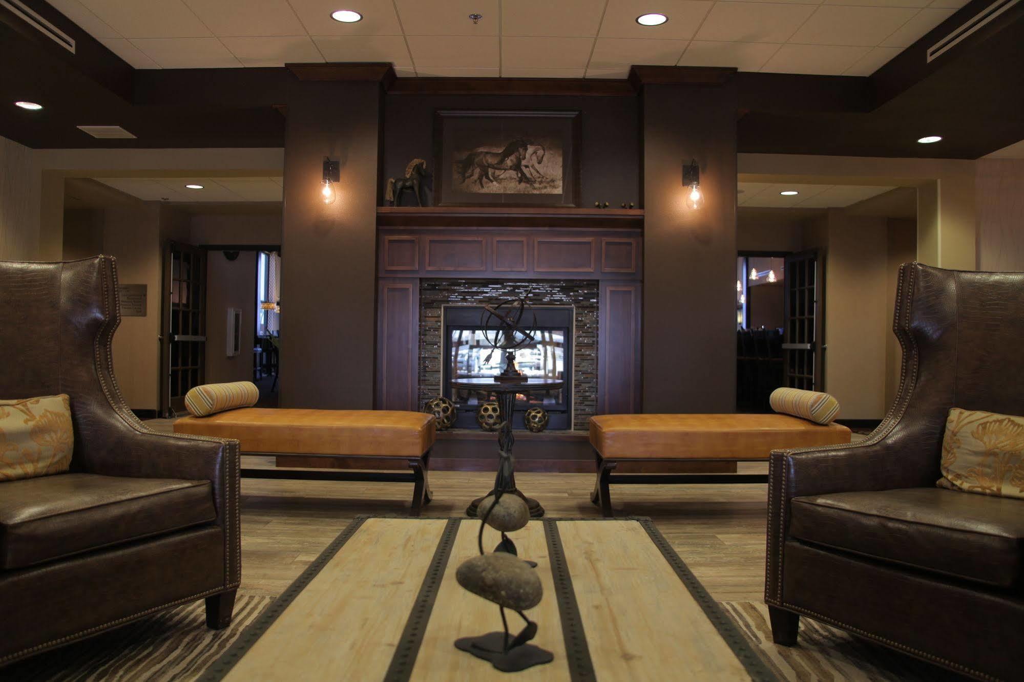Teddy'S Residential Suites Watford City 外观 照片
