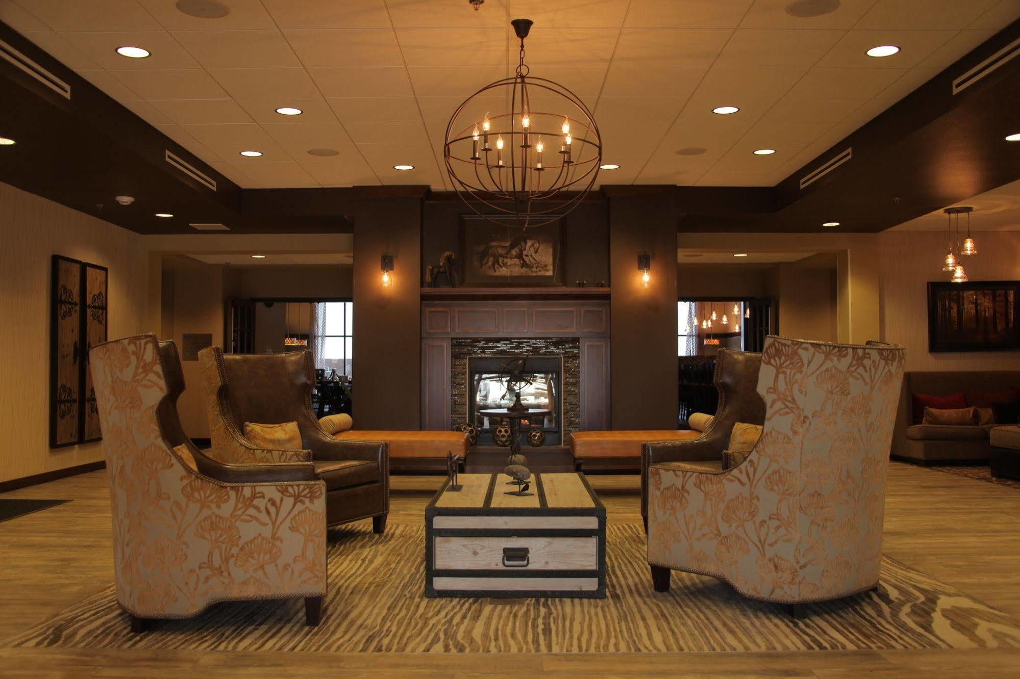 Teddy'S Residential Suites Watford City 外观 照片