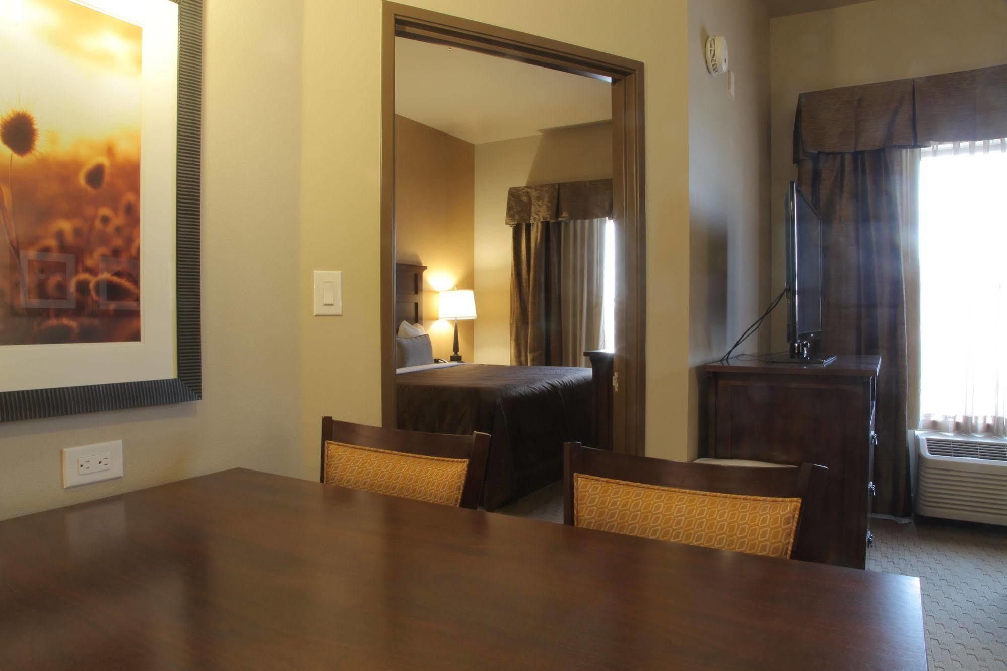 Teddy'S Residential Suites Watford City 外观 照片