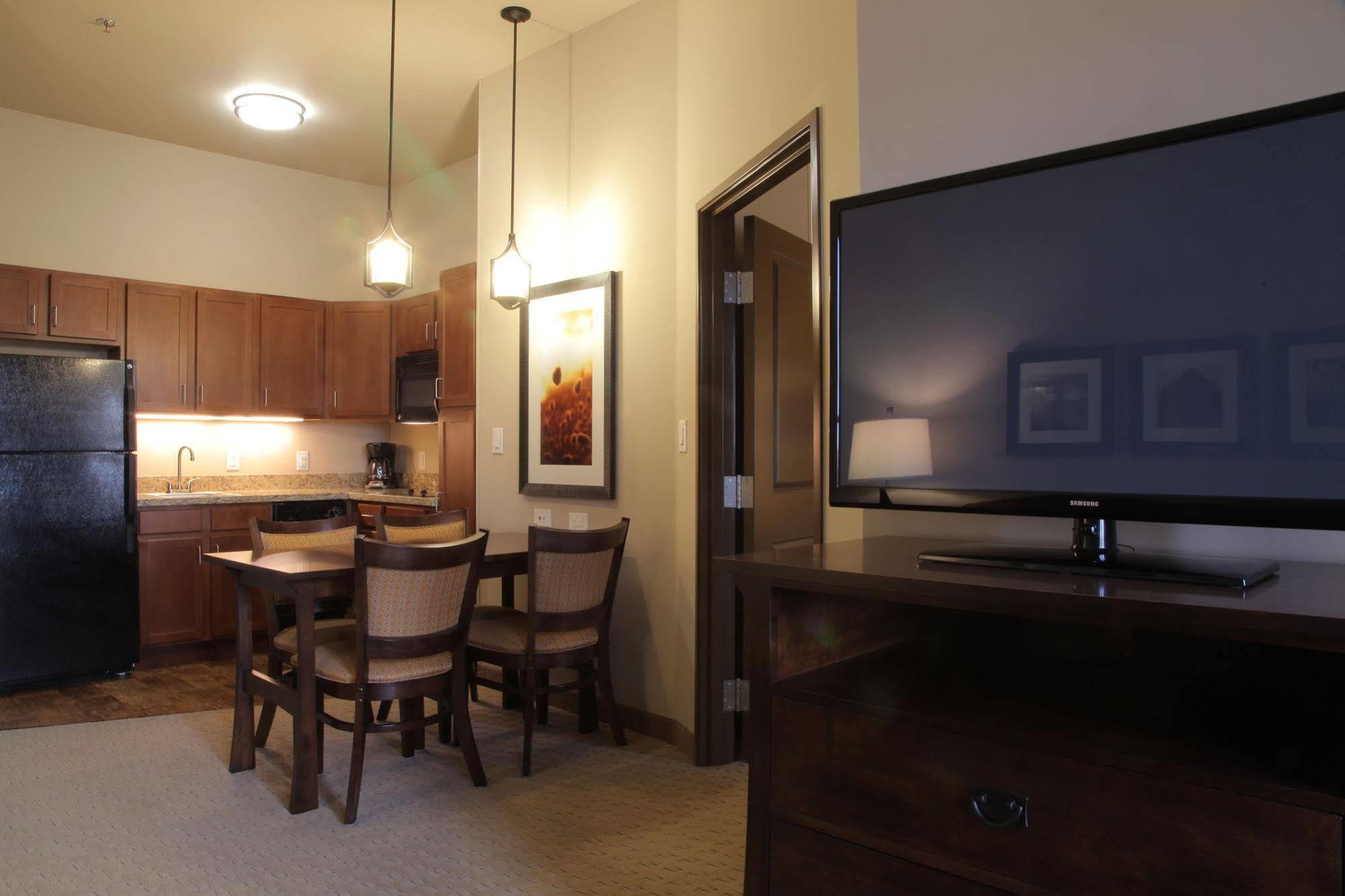 Teddy'S Residential Suites Watford City 外观 照片
