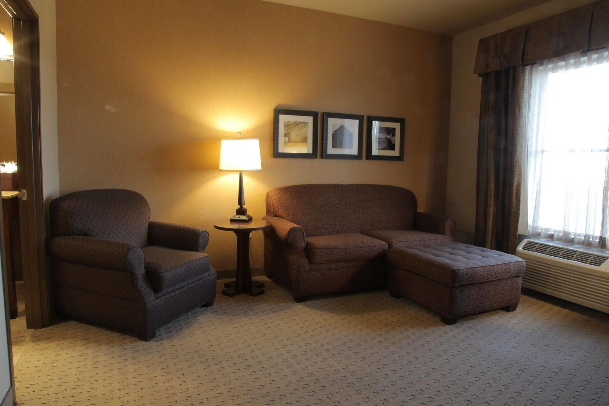 Teddy'S Residential Suites Watford City 外观 照片