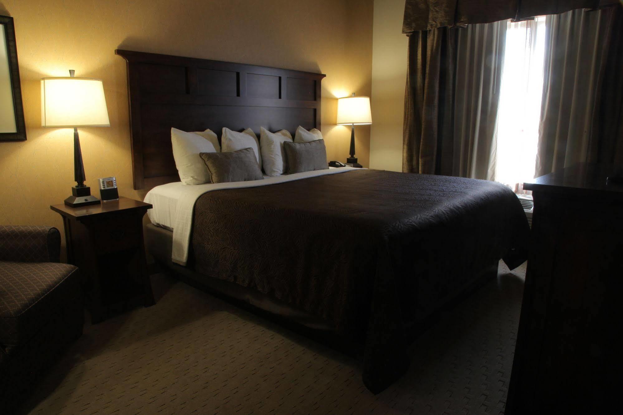 Teddy'S Residential Suites Watford City 外观 照片